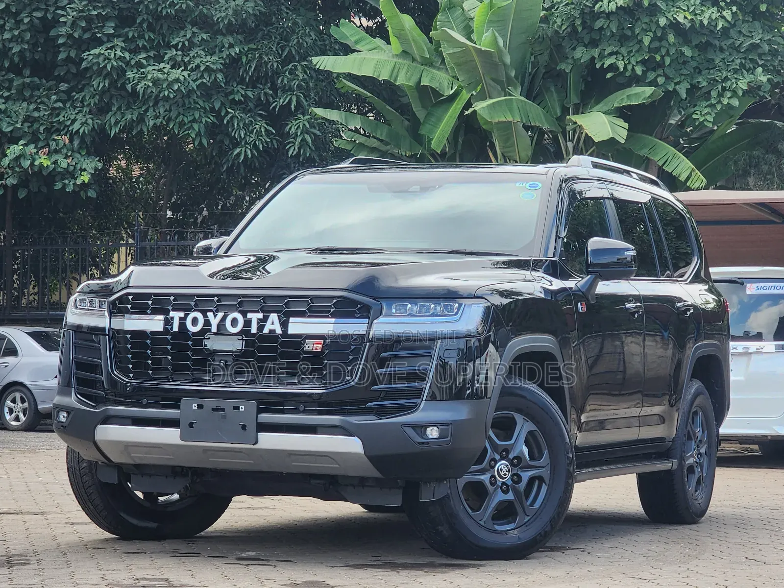 Toyota Land Cruiser LC300 2022 Black