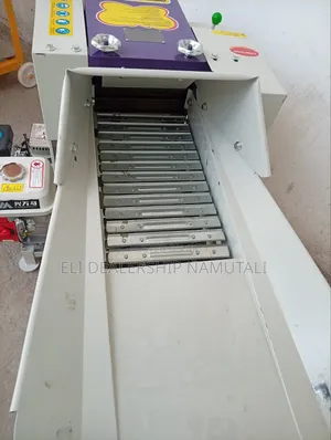Heavy Duty Design 600kg/Hr Chaff Cutter for Livestock Feed