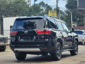 Toyota Land Cruiser LC300 2022 Black