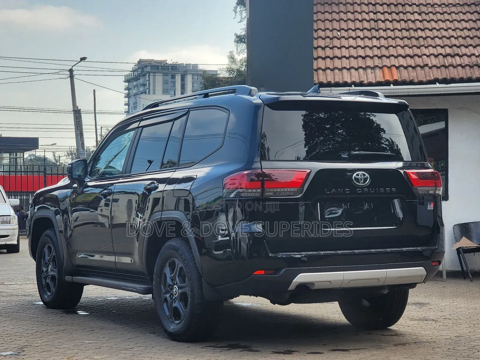 Toyota Land Cruiser LC300 2022 Black