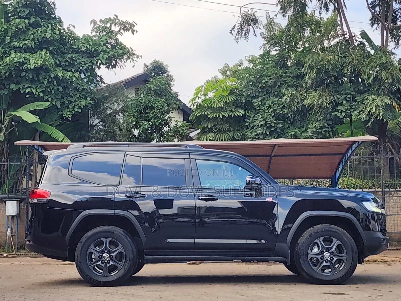 Toyota Land Cruiser LC300 2022 Black