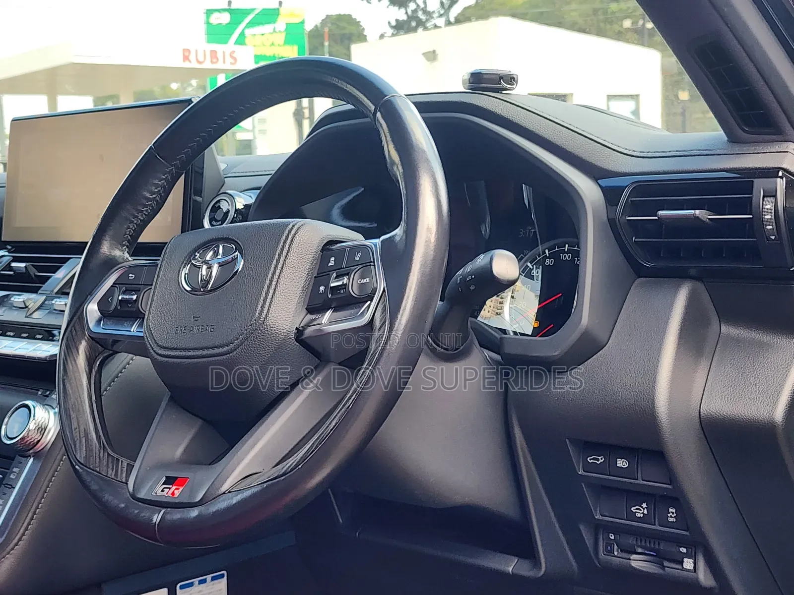 Toyota Land Cruiser LC300 2022 Black