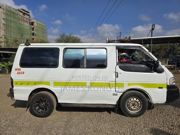 Mazda Bongo 2009 White - thumbnail 2