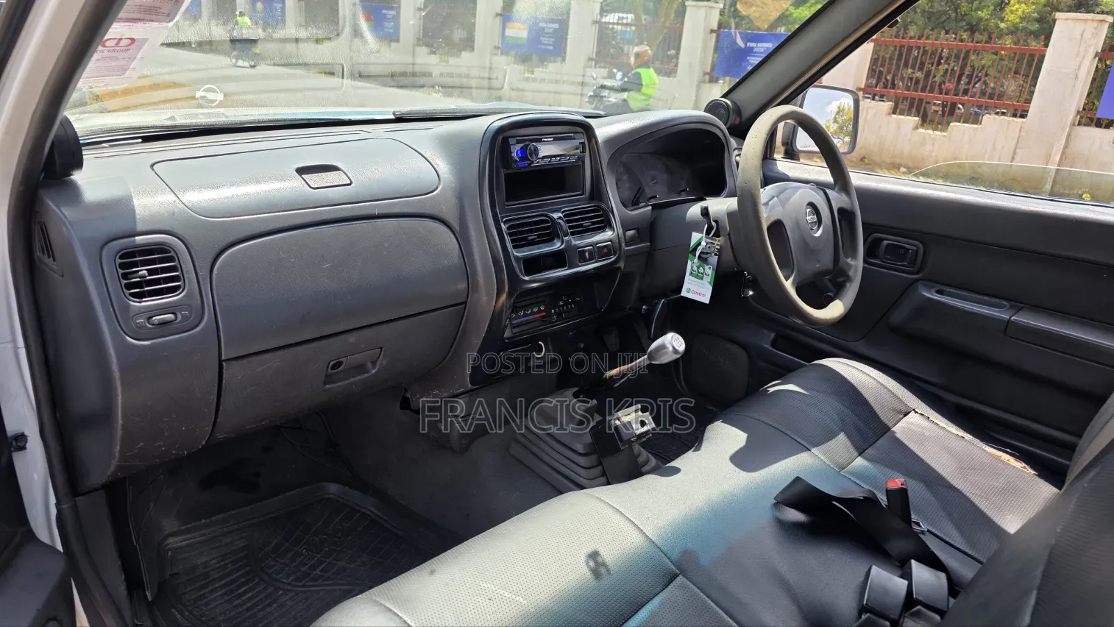 Nissan Hardbody 2011 White