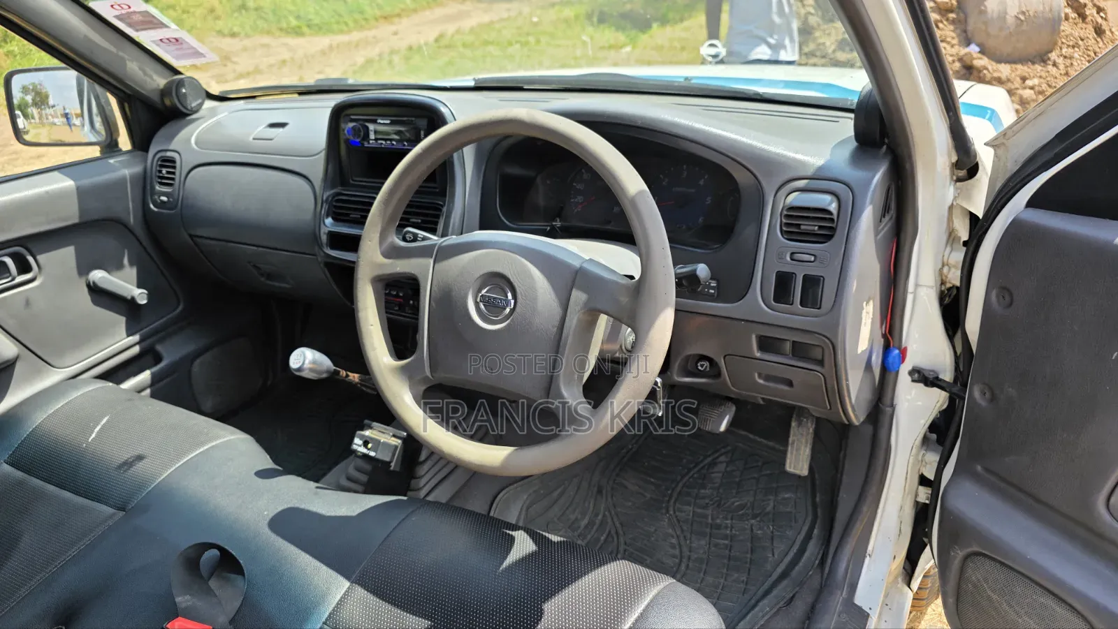 Nissan Hardbody 2011 White