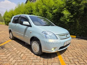 Toyota Raum 2006
