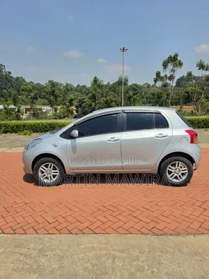 Toyota Vitz 2006 Silver