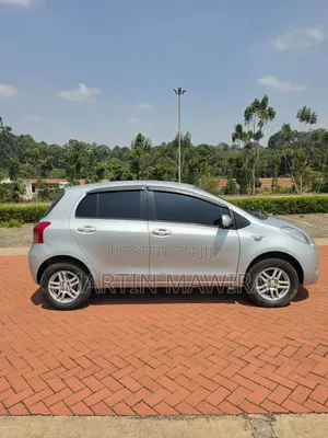 Toyota Vitz 2006 Silver