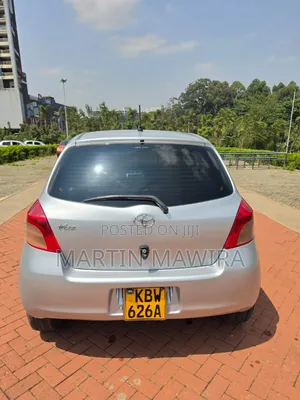 Toyota Vitz 2006 Silver