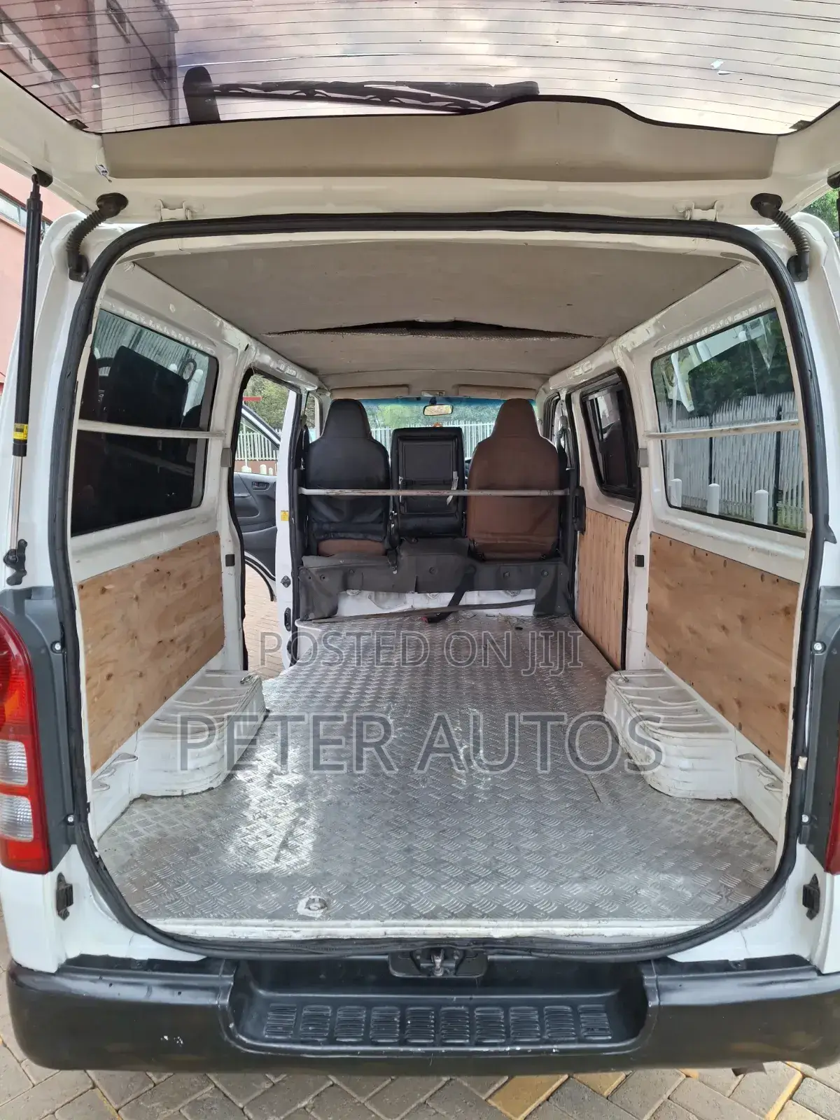 Toyota Grand HiAce 2002 White
