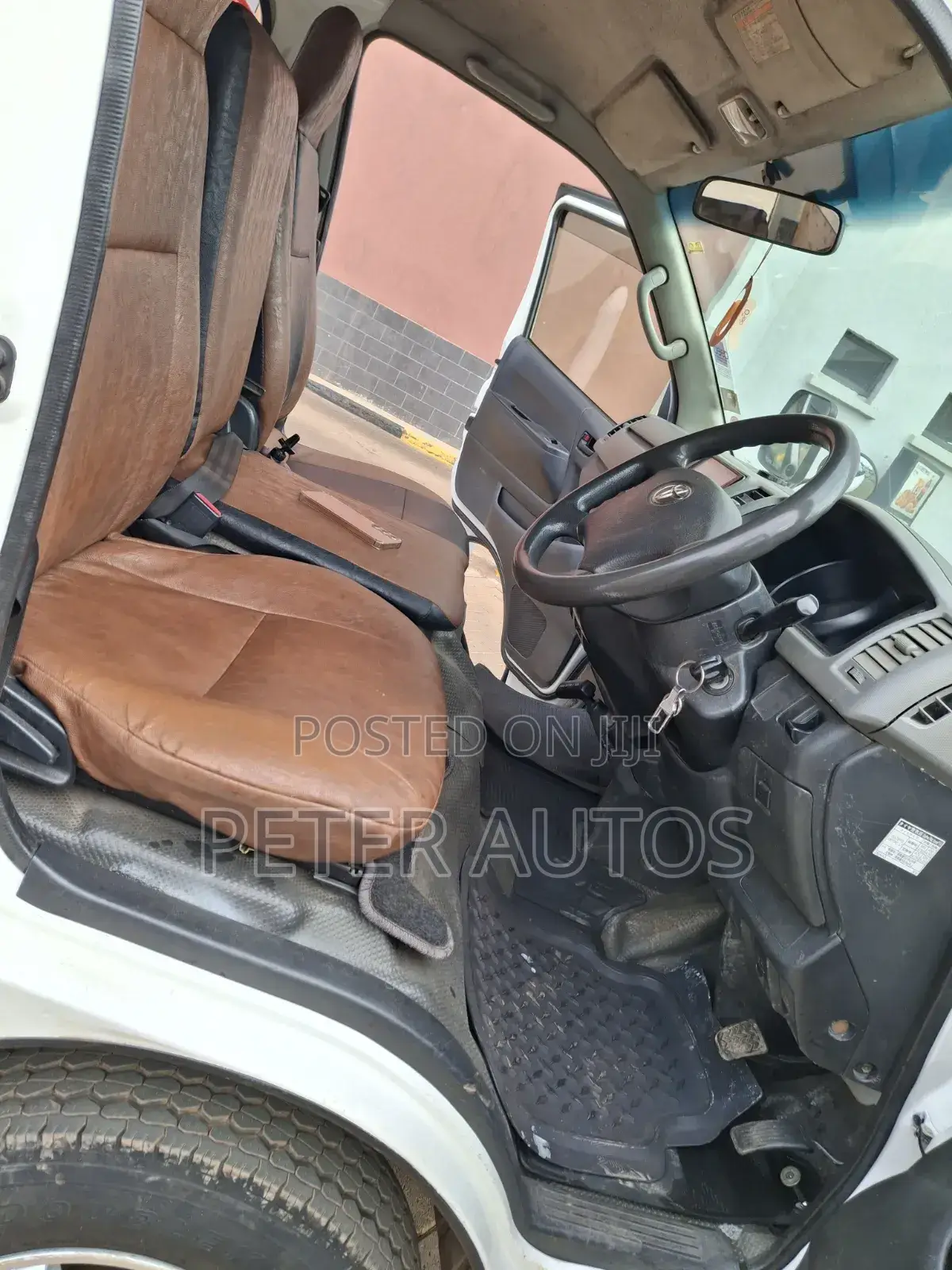 Toyota Grand HiAce 2002 White