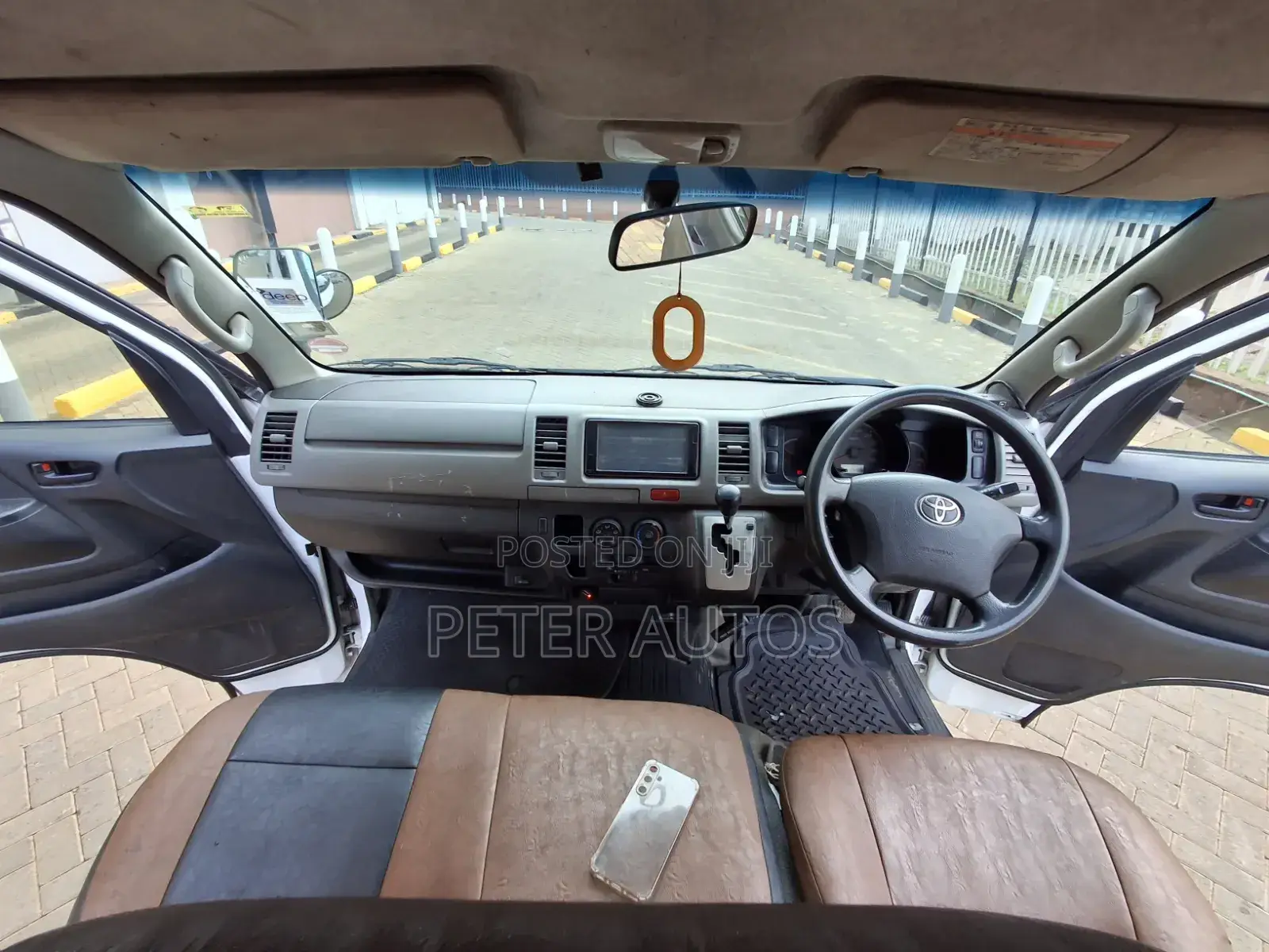 Toyota Grand HiAce 2002 White