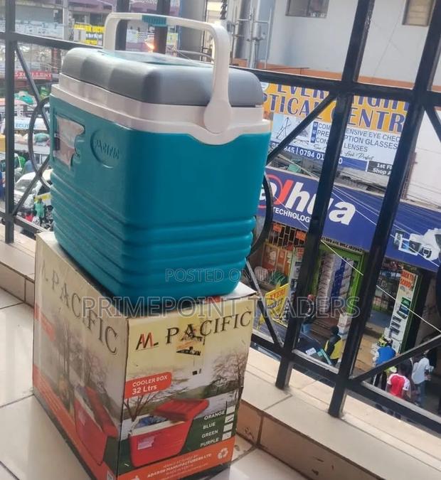 Pacific 32L Cooler Box – Spacious Cooling for Every Adventure - thumbnail 2