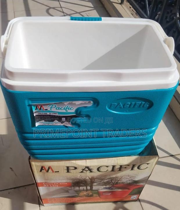 Pacific 32L Cooler Box – Large Capacity, Easy Transport