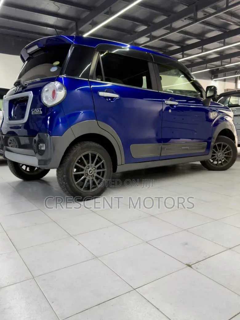 Daihatsu Cast 2020 Blue