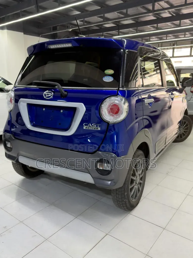 Daihatsu Cast 2020 Blue