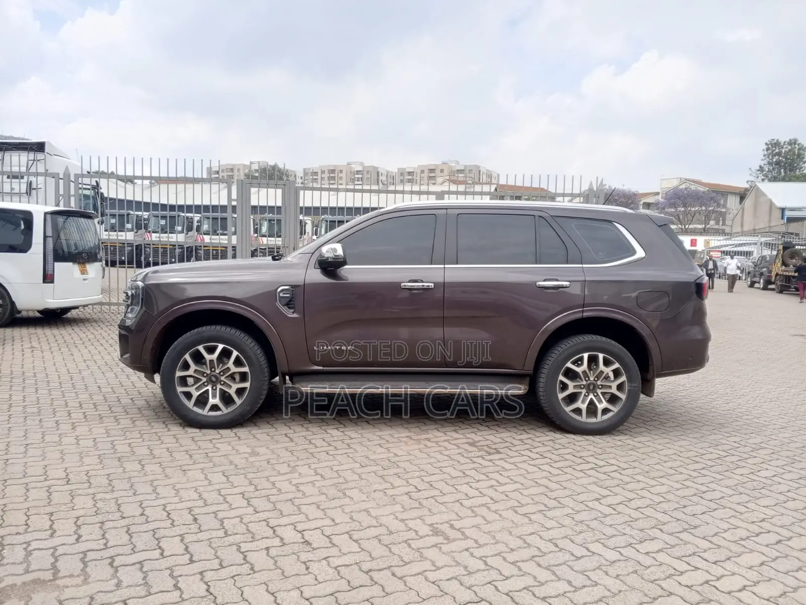 Ford Everest 2023 Brown