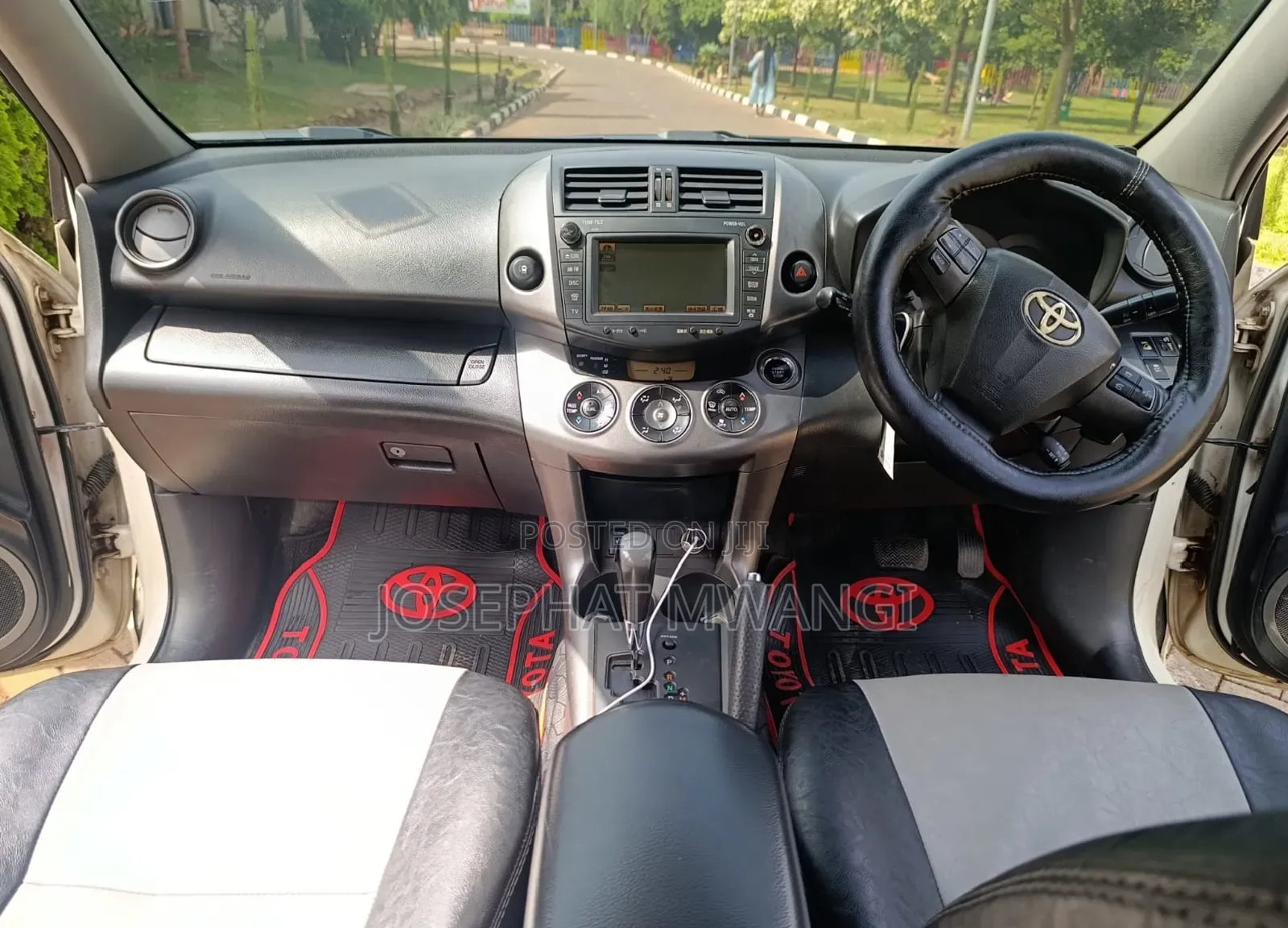 Toyota Vanguard 2010 White