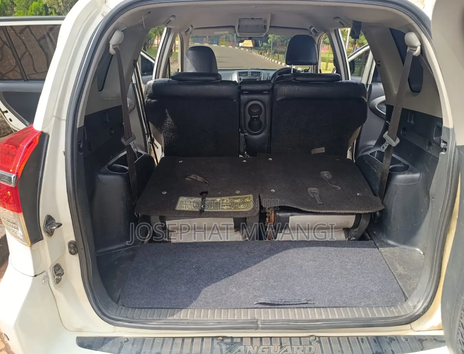 Toyota Vanguard 2010 White