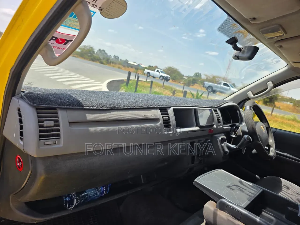 Toyota HiAce 2015 Yellow