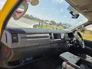 Toyota HiAce 2015 Yellow