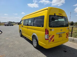 Toyota HiAce 2015 Yellow