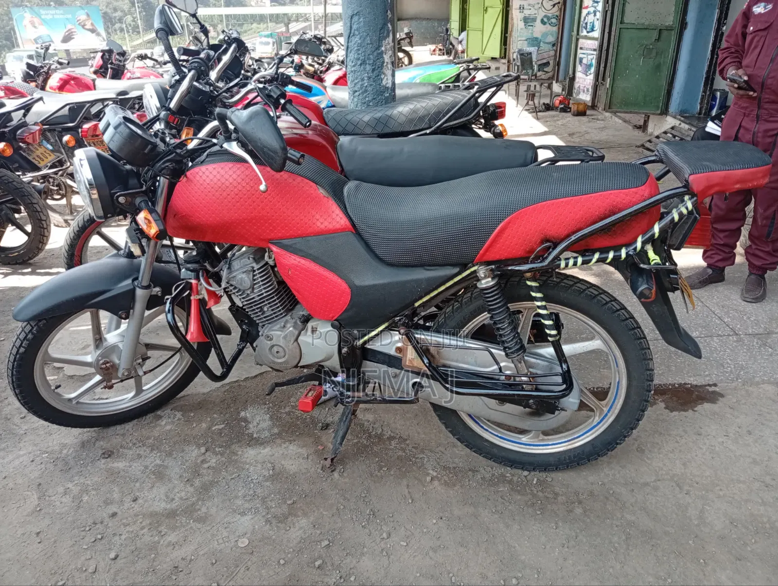 Honda CB 2023 Red