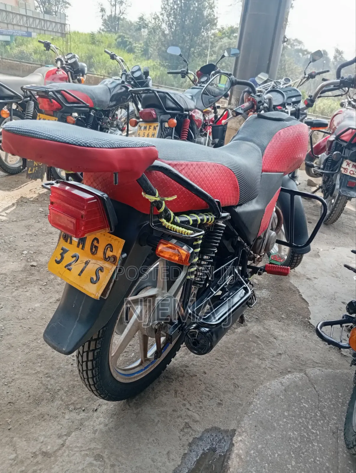 Honda CB 2023 Red