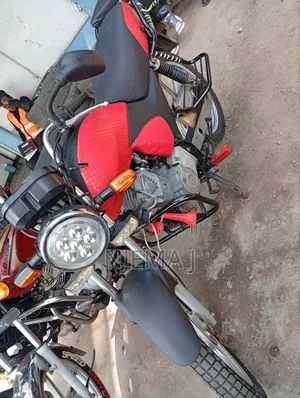 Honda CB 2023 Red