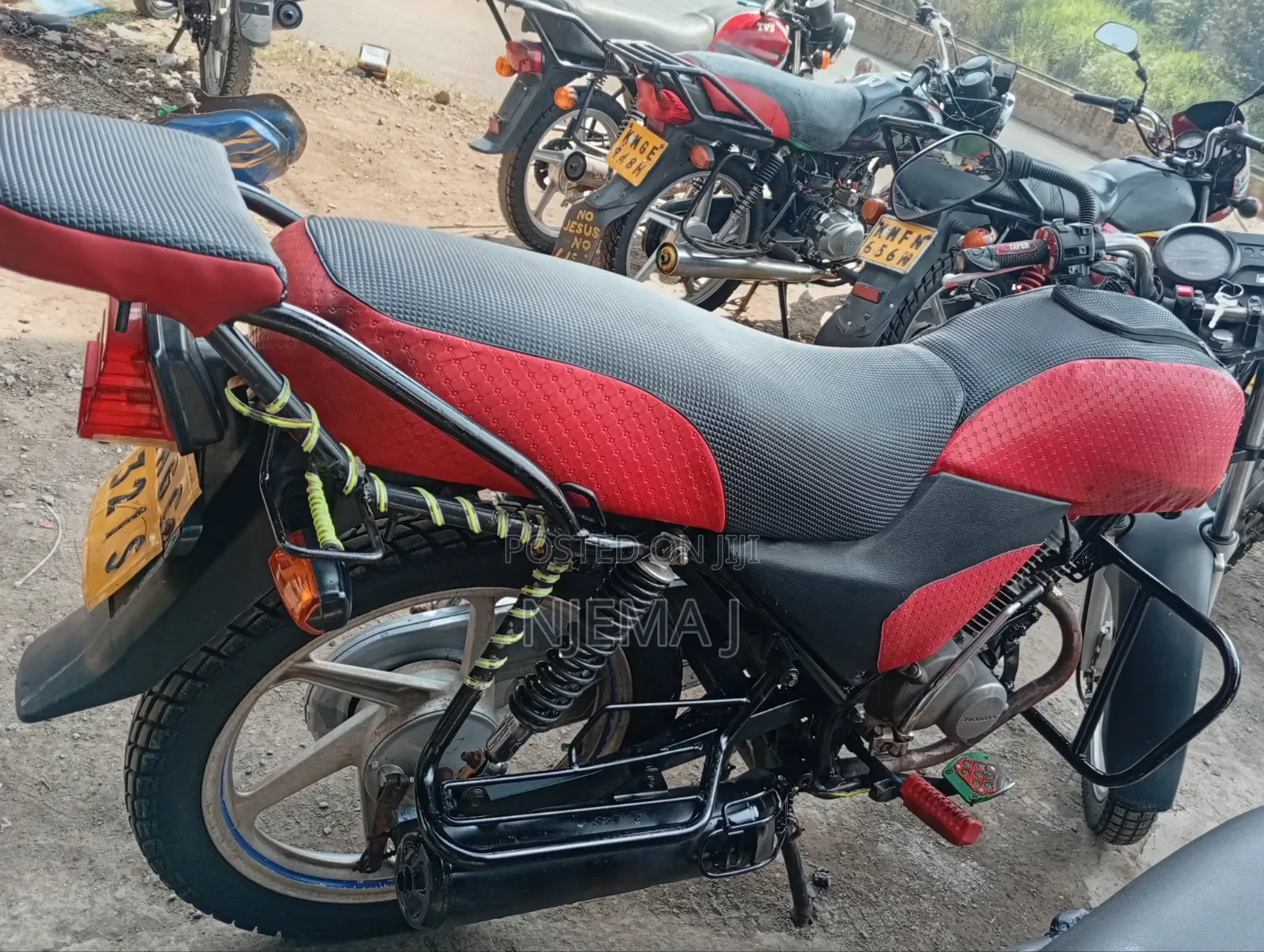 Honda CB 2023 Red