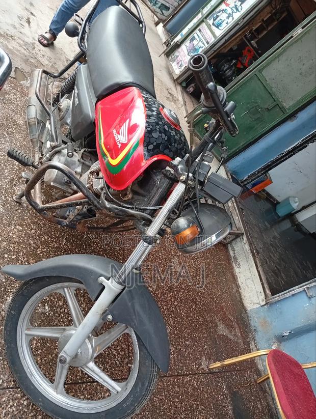 Honda CB 2023 Red - thumbnail 3