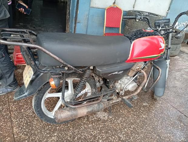 Honda CB 2023 Red - thumbnail 4