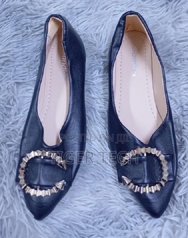 Black Pointed-Toe Flat Doll Shoes With Textured Faux-Leather Finish