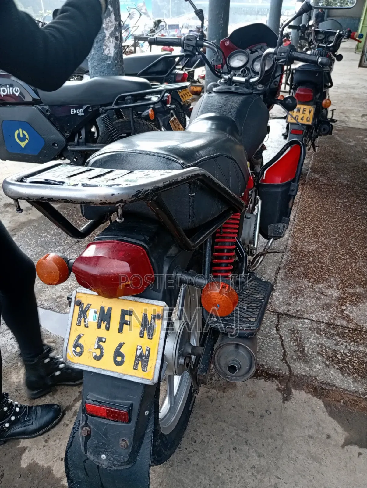 TVS HLX Plus ES 2021 Red