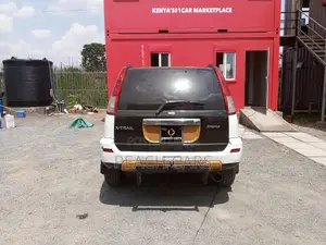 Nissan X-Trail 2000 White