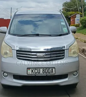 Toyota Noah 2012 Silver