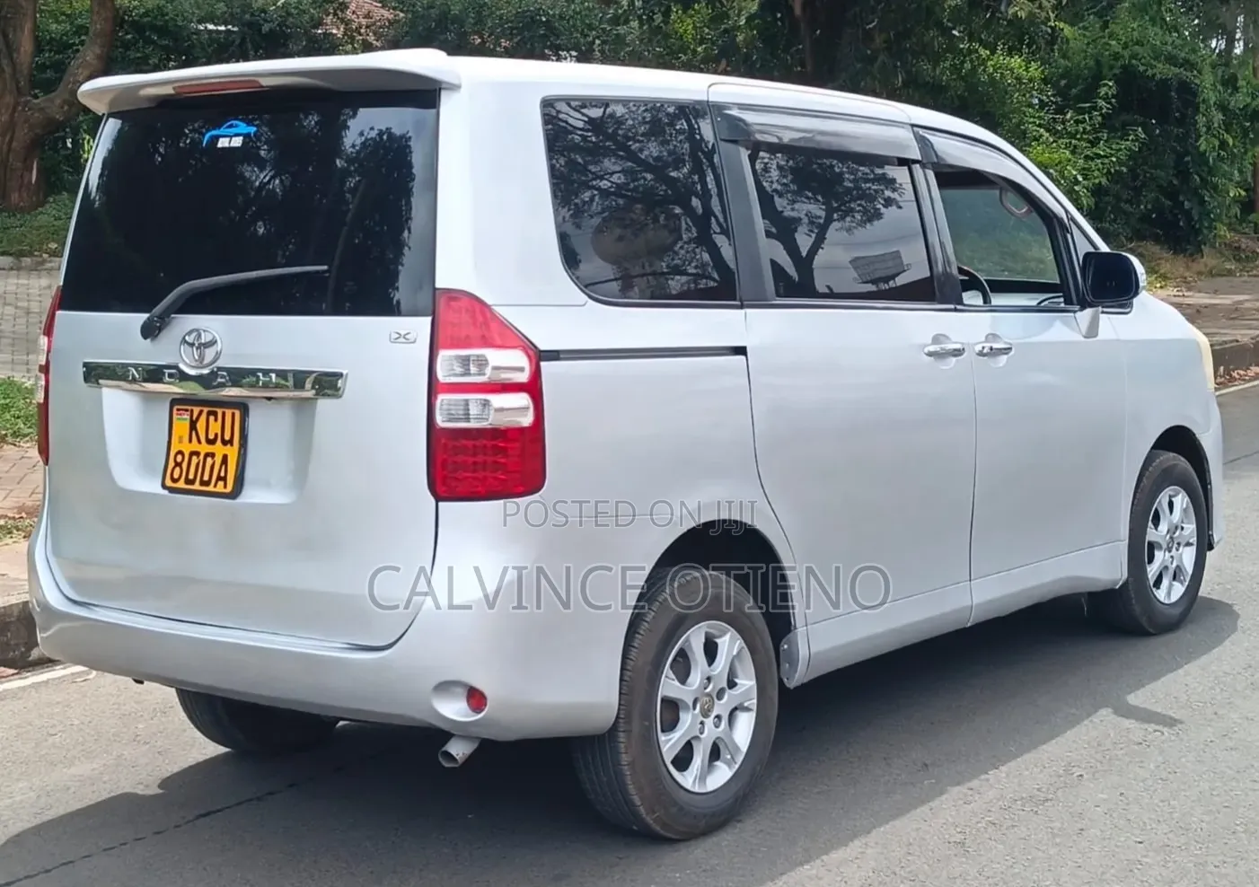 Toyota Noah 2012 Silver