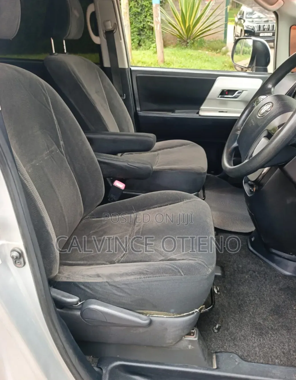 Toyota Noah 2012 Silver