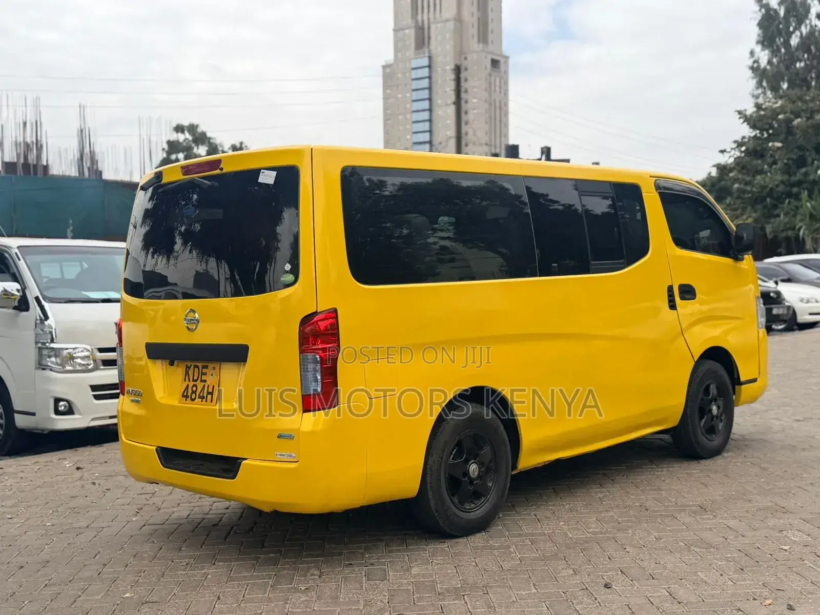 Nissan Caravan 2013 Yellow