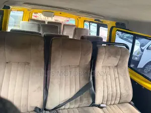 Nissan Caravan 2013 Yellow
