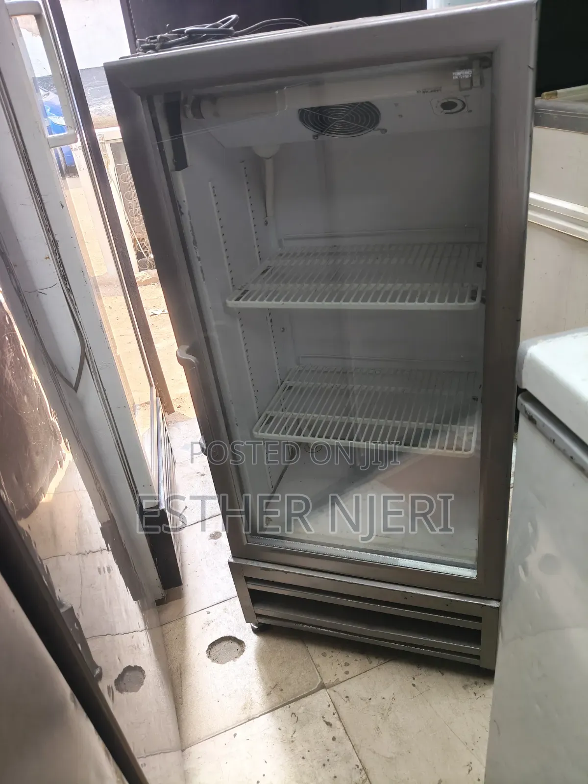 3 Shelves Display Fridge 100litres