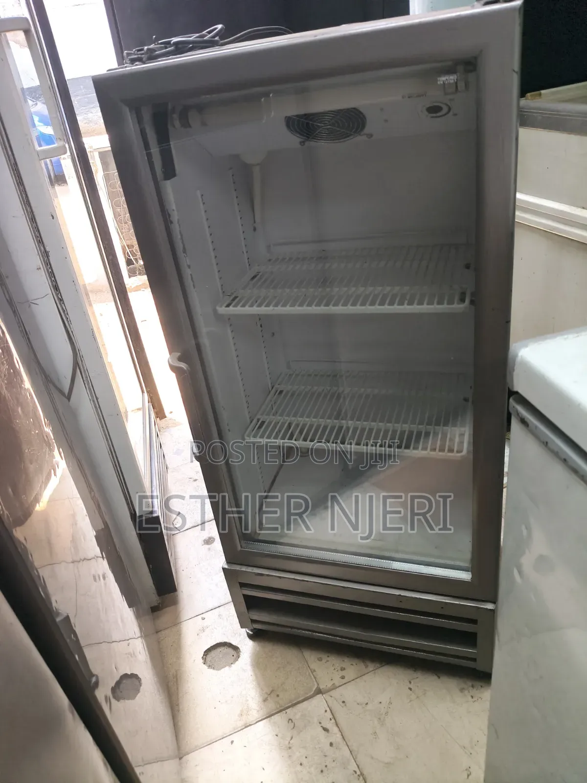 3 Shelves Display Fridge 100litres