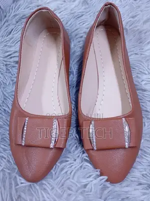 Tan With a Butterfly/Bow Logo for Everyday Casual Comfort