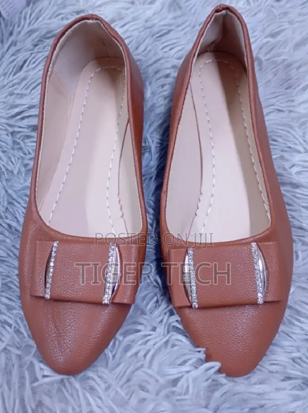 Tan With a Butterfly/Bow Logo for Everyday Casual Comfort