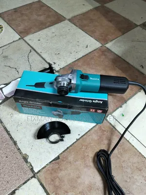 Very Powerful Makita Angle Grinder 840 Watts and Cutting Disc Set