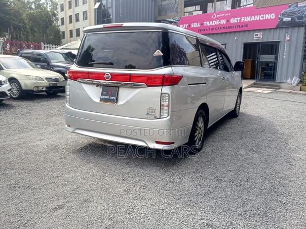 Nissan Elgrand 2011 Silver - thumbnail 4