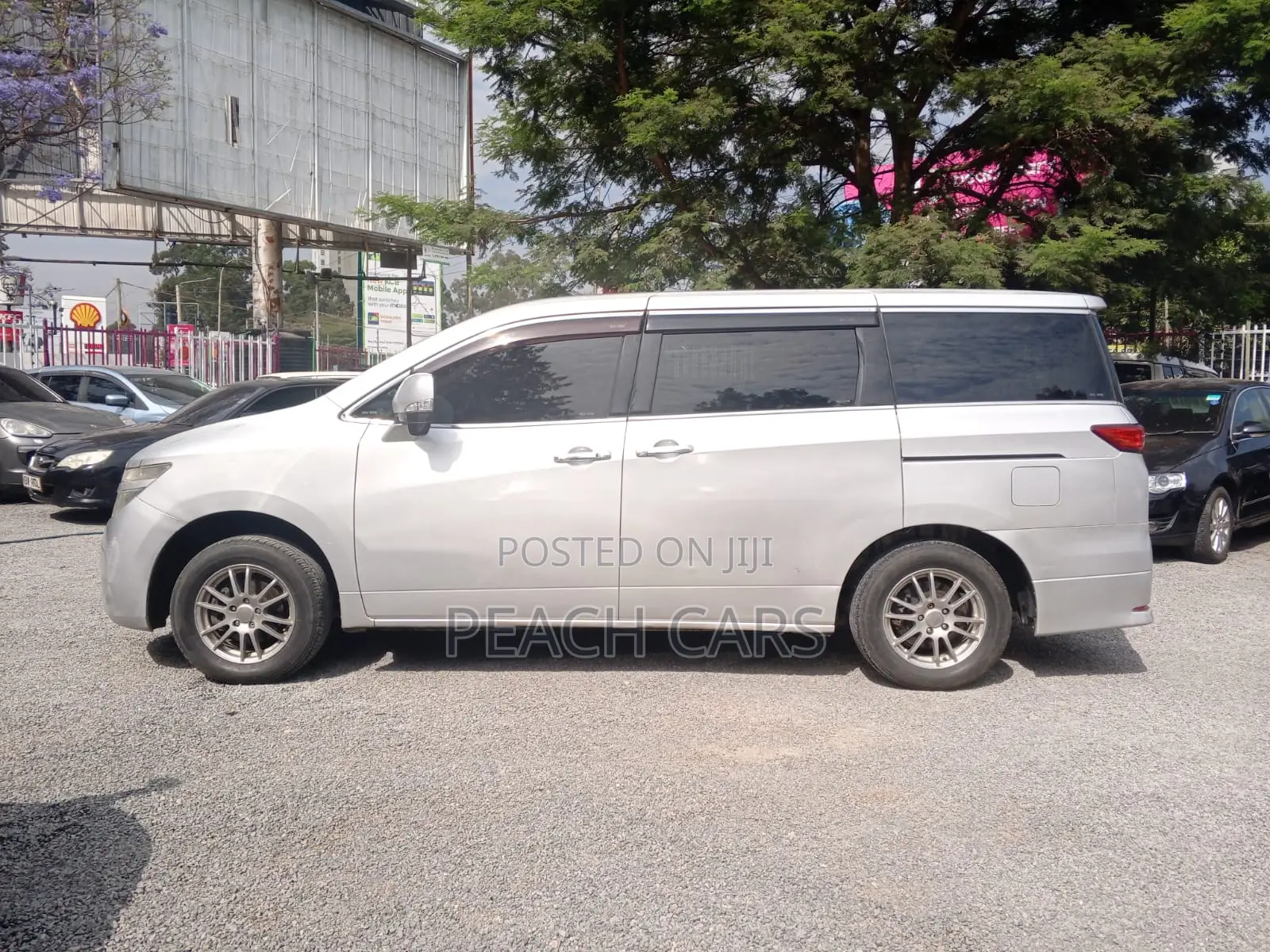 Nissan Elgrand 2011 Silver