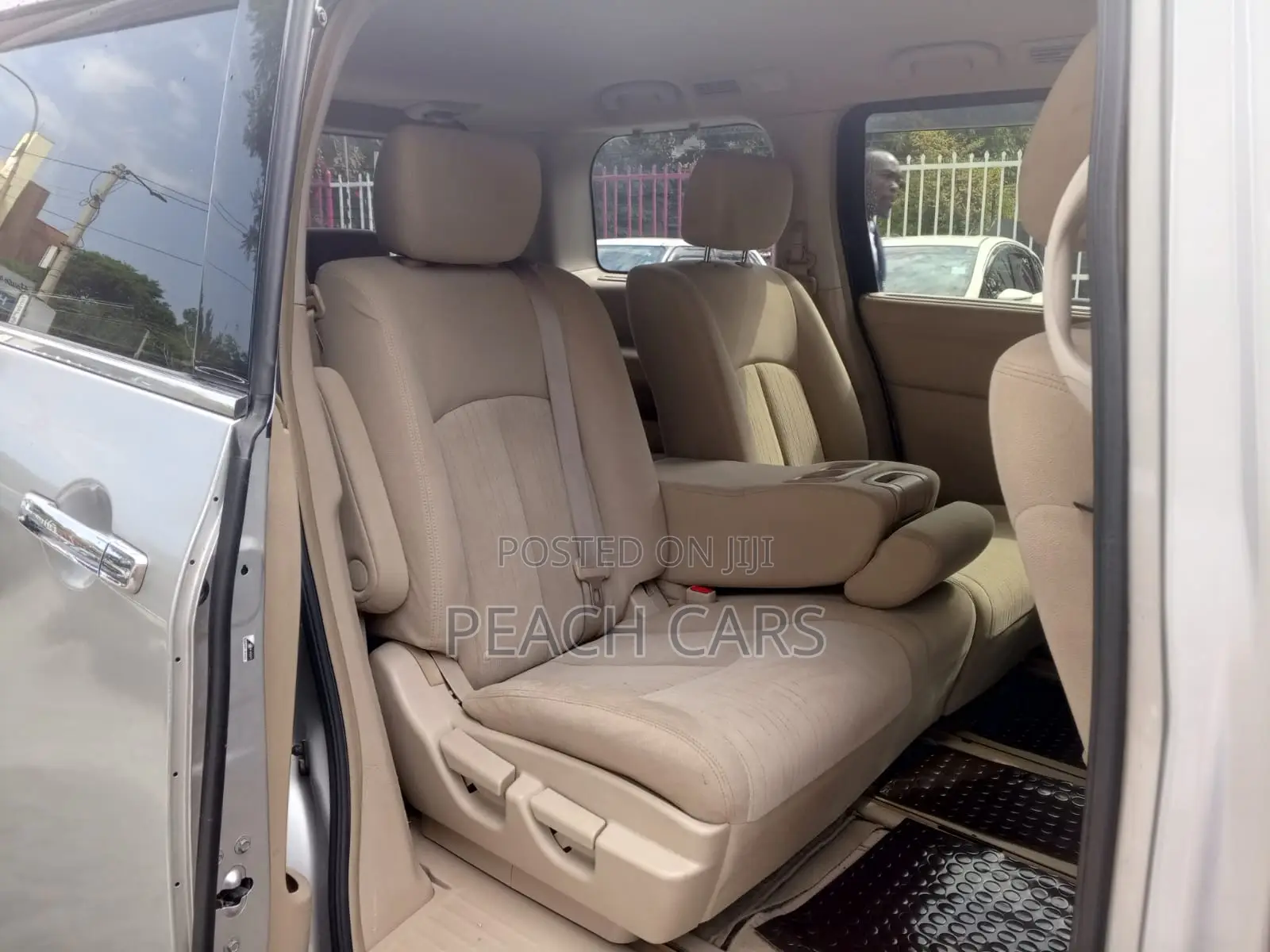 Nissan Elgrand 2011 Silver