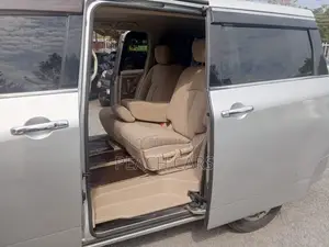 Nissan Elgrand 2011 Silver