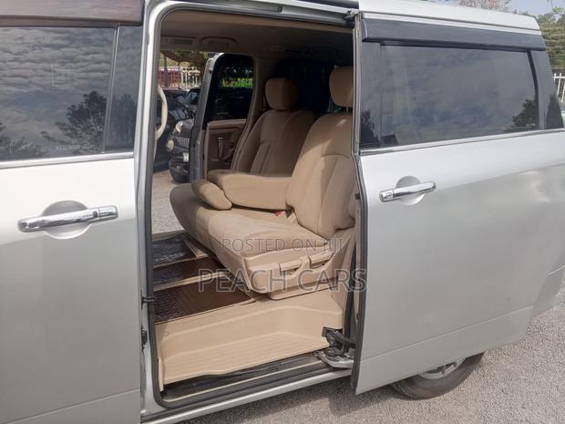 Nissan Elgrand 2011 Silver - thumbnail 10